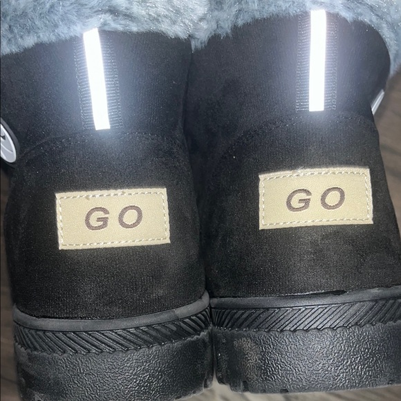 Black Fur-Lined Winter Boots - Picture 6 of 7